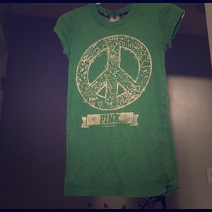Green shirt with a peace sign size:XS