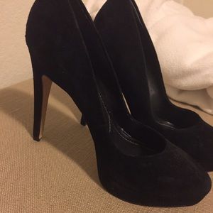 Black suede Charles David pumps