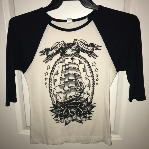 Tops - Final price ❤️Black 💕white basball tshirt.
