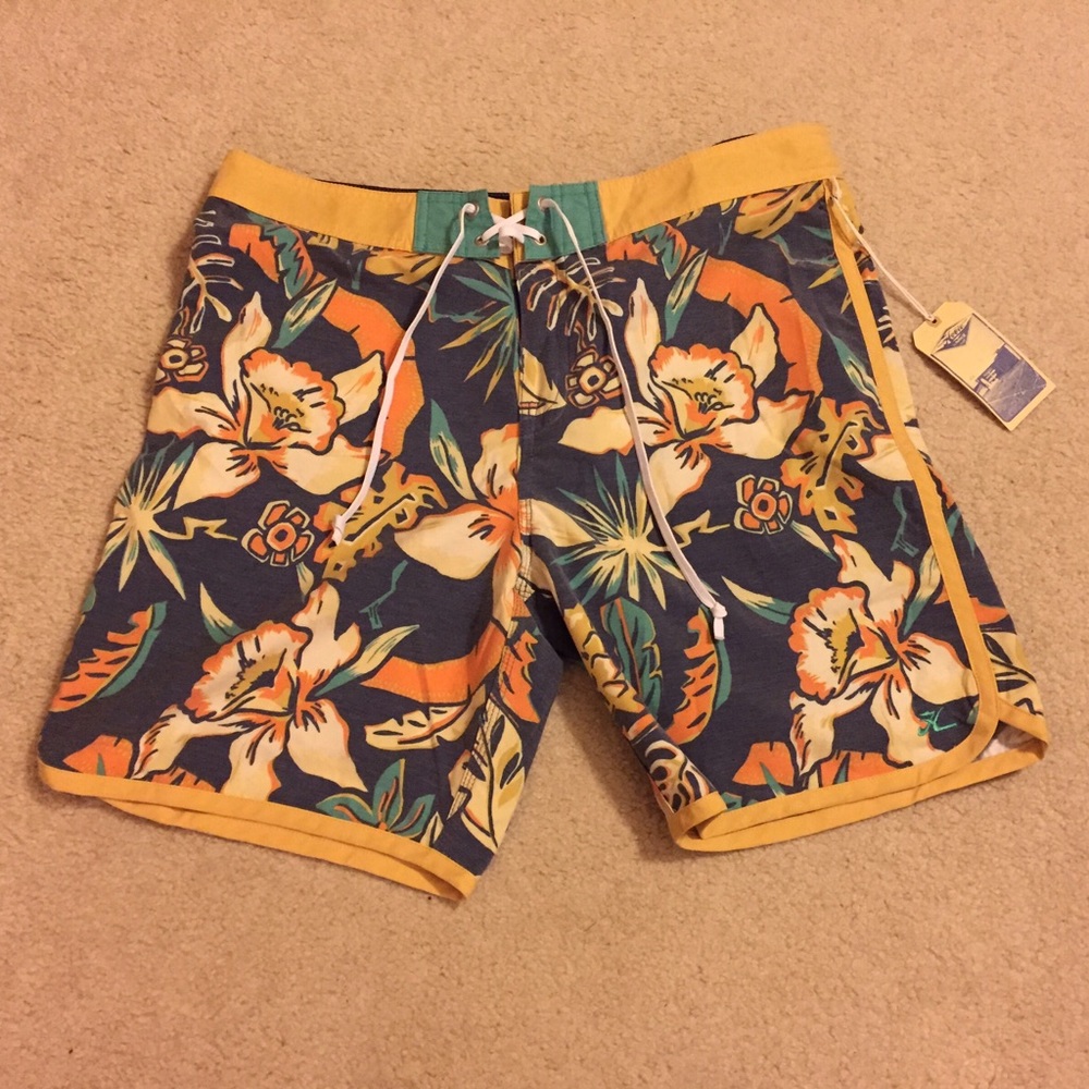 Hurley board shorts size 36 NWT