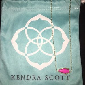 Kendra Scott necklace