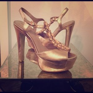 Vince Camino Shellys Heels