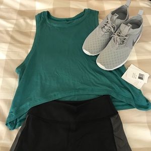 🌟SALE🌟 NWT Beyond Yoga Teal Crop Tank