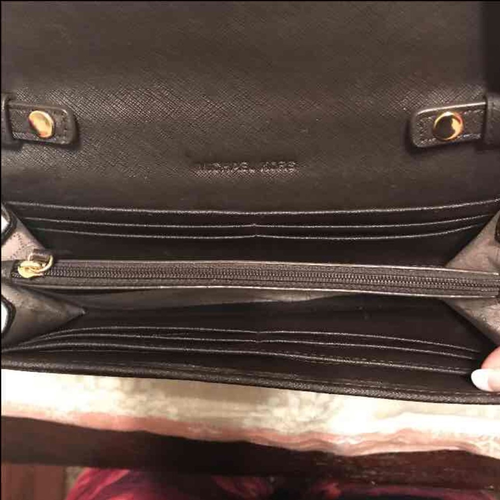 Michael kors crossbody/wallet - Picture 2 of 4