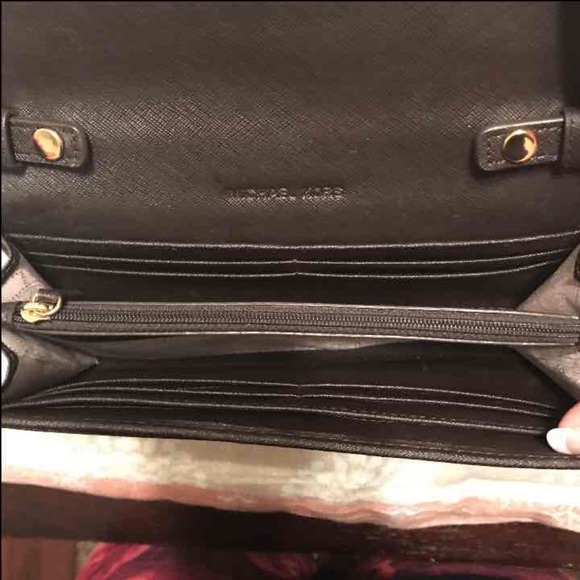 Michael kors crossbody/wallet - Picture 2 of 4