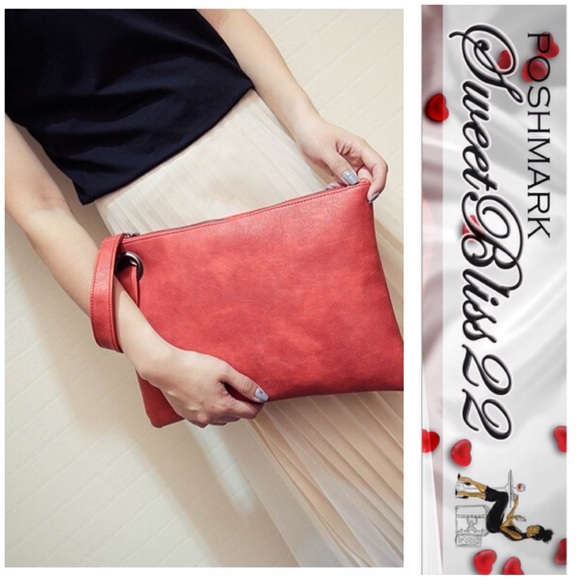 💋Red Clutch💋 - Picture 2 of 2