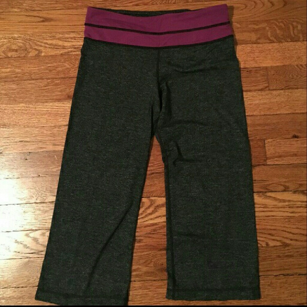 Lululemon groove Capri size 4