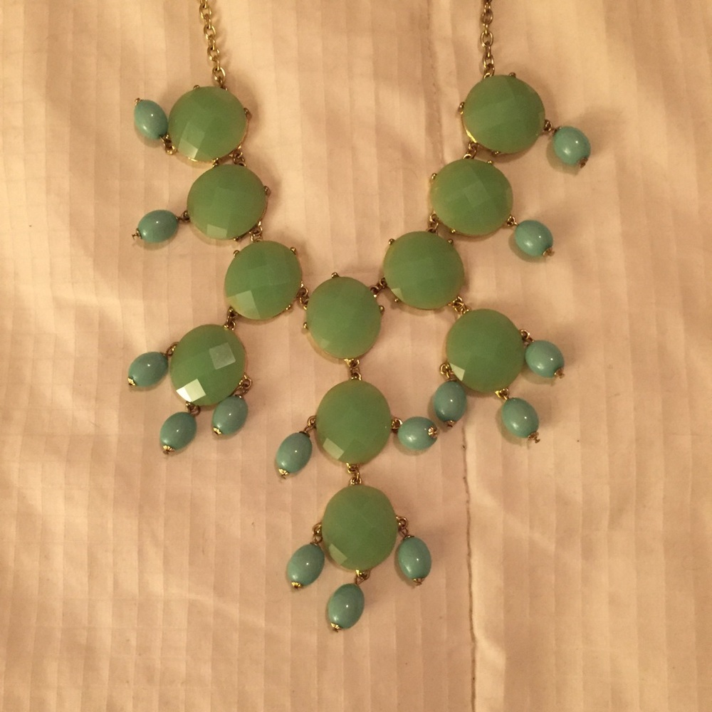 ✨Light Green Chandelier Necklace✨