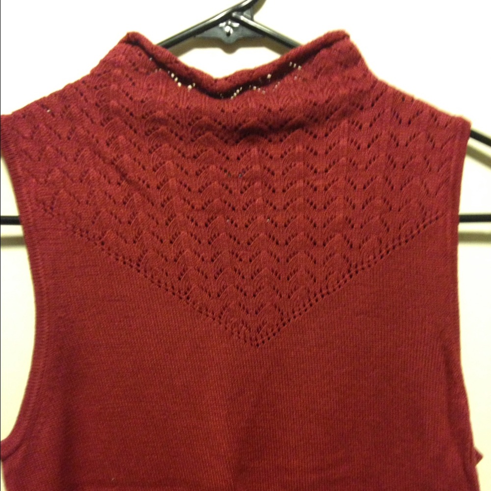 Red top - Picture 3 of 5