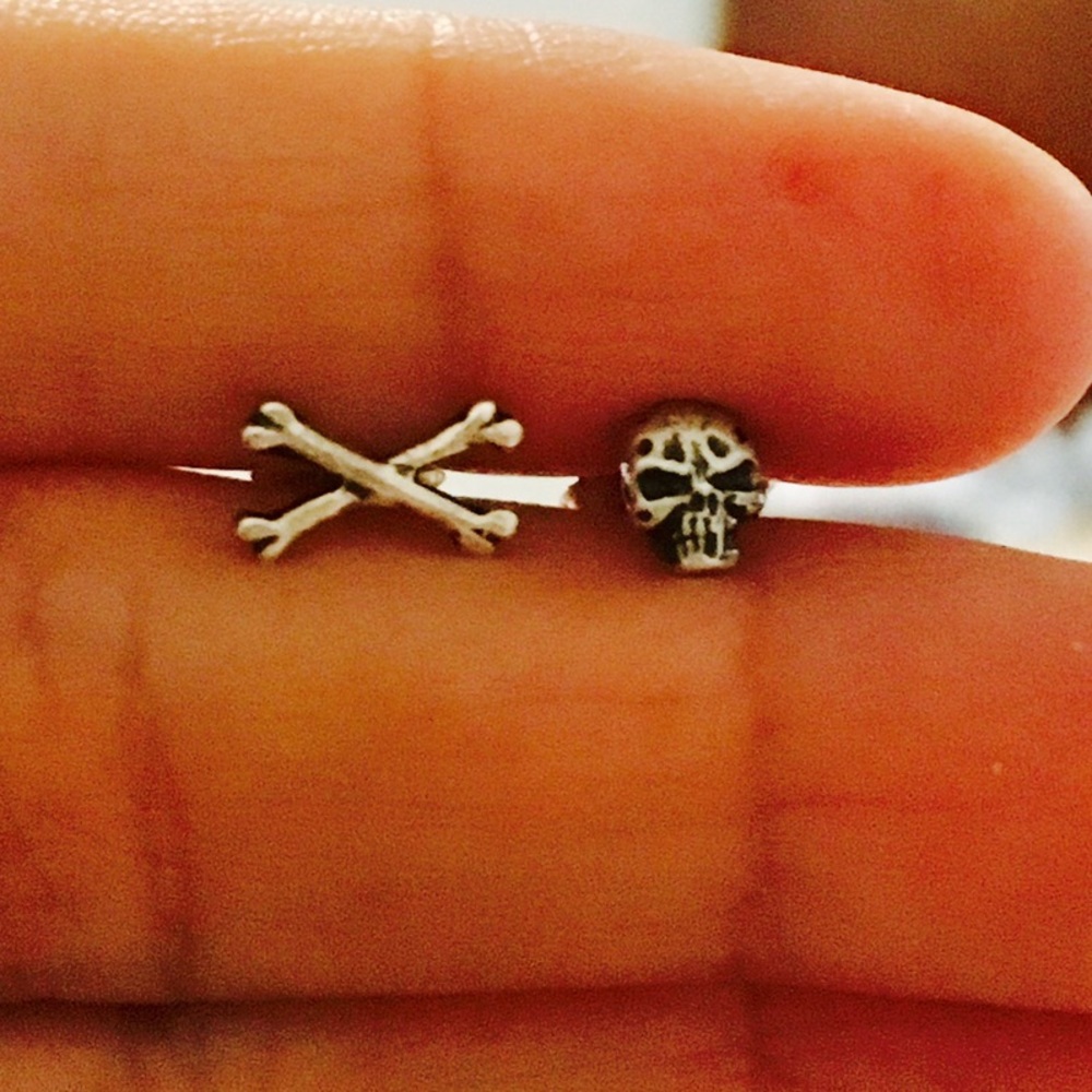 New 925 Silver Tiny Skull and cross bones