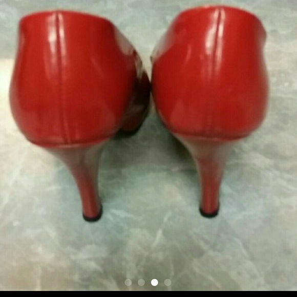 Red shoes - Picture 2 of 3