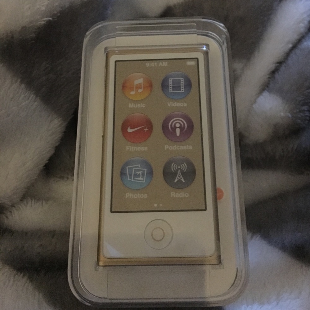 NIB Apple iPod Nano Touch 16GB ⭐️GOLD⭐️