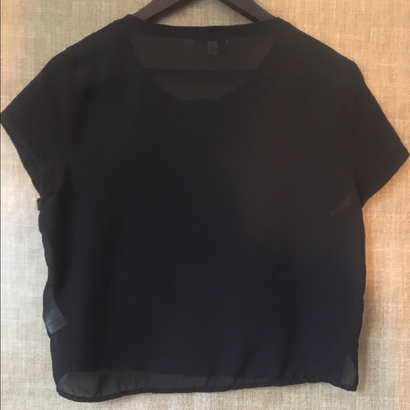 🔥 Graphic black and white tee with sheer back 🔥 - Picture 3 of 4