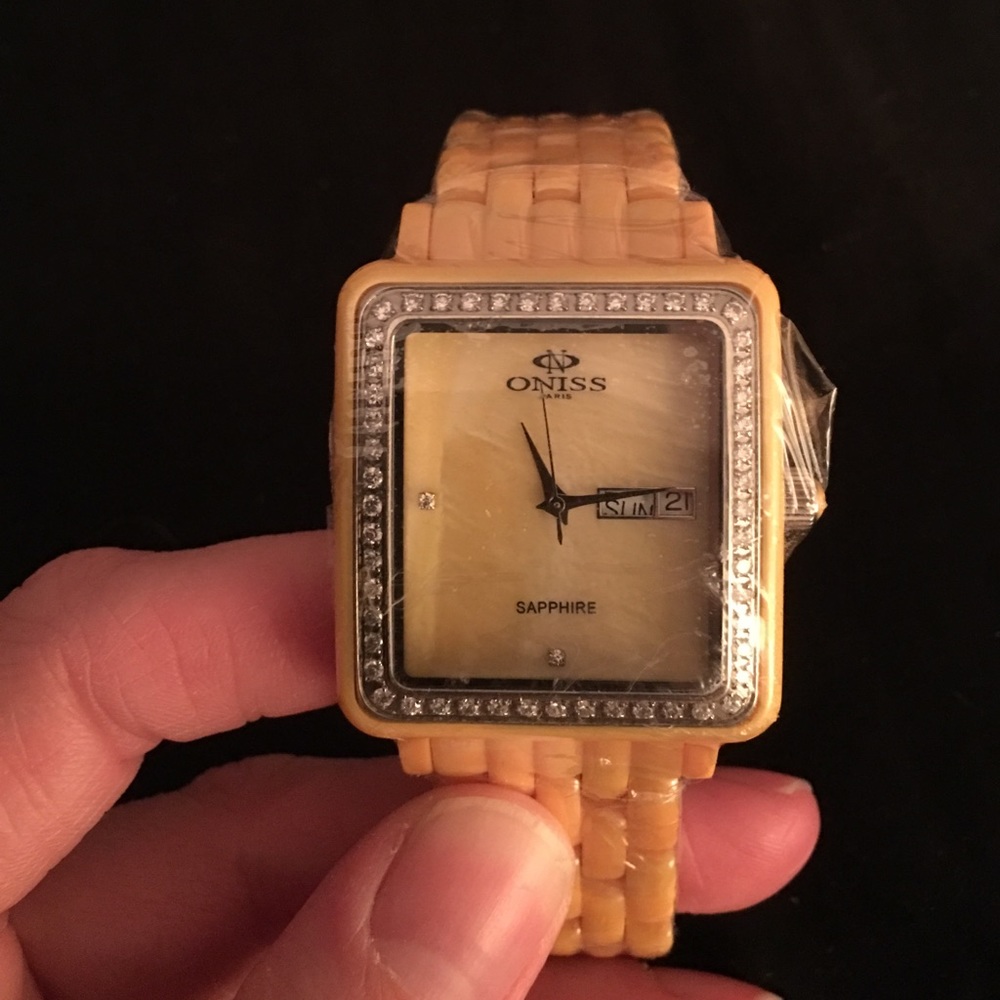 Oniss watch mustard yellow