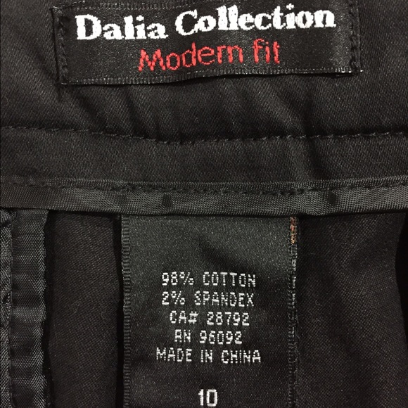 Cute NWOT black scalloped hem shorts - Picture 2 of 4