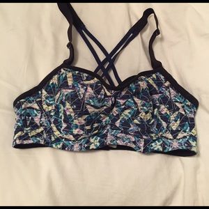 Victoria's Secret sports bra size 32B