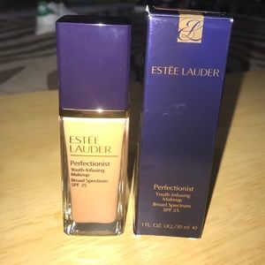 Estée Lauder perfectionist Youth infusing make up