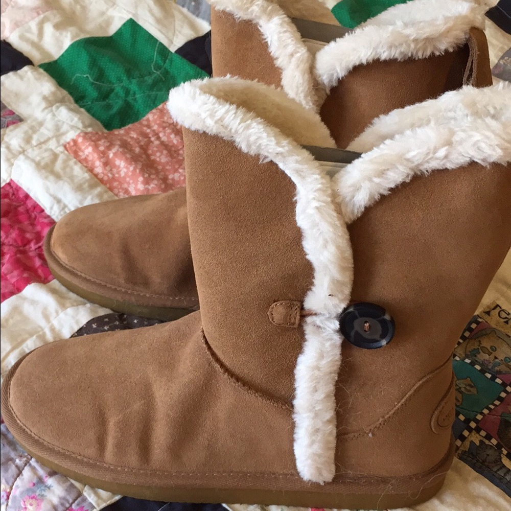 New with tags, American Eagle Boots with the Fur!