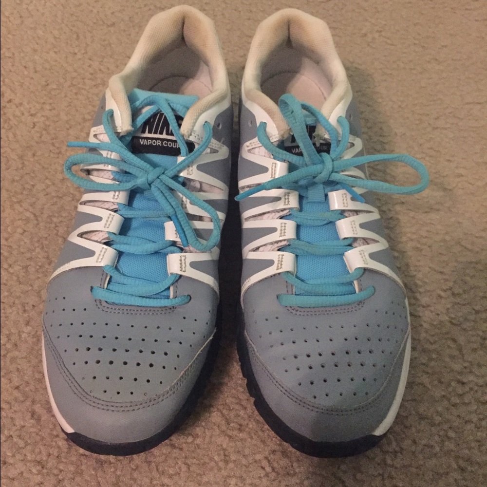 Women's tennis shoes.