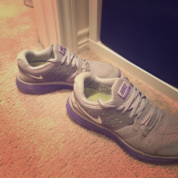 BUNDLE!! Nike and Mizuno running shoes!!! - Picture 2 of 4