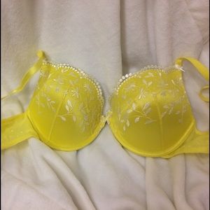 Yellow lace bra 34DD