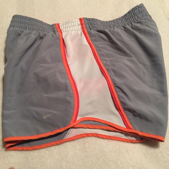 Nike Women's running shorts Medium - Picture 2 of 5