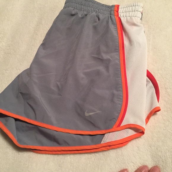 Nike Women's running shorts Medium - Picture 4 of 5
