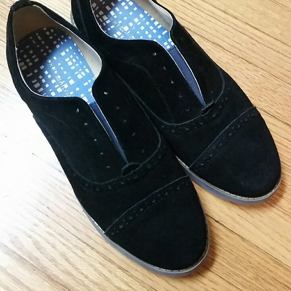 Women's Black Suede Tommy Hilfiger Slip-on Oxfords - Picture 3 of 3