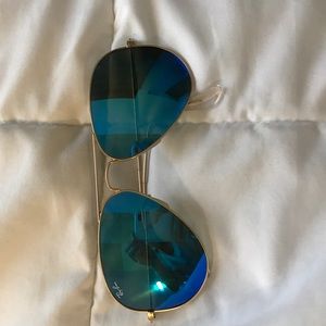 Blue reflective Ray Bans