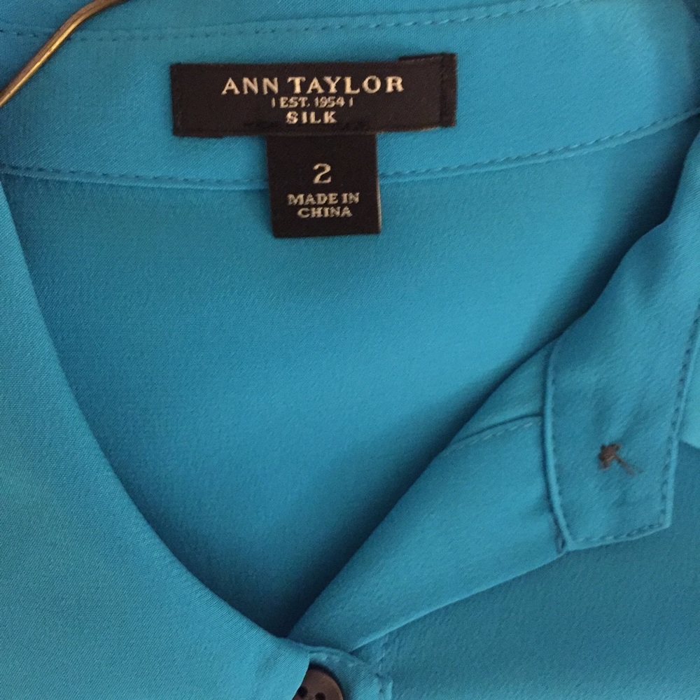 Button down blue blouse - Picture 2 of 3