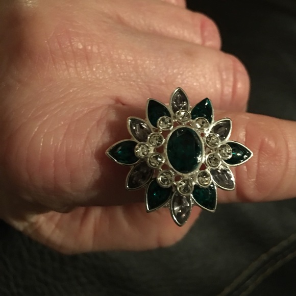 Emerald Ring - Picture 3 of 4