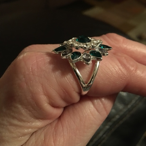 Emerald Ring - Picture 4 of 4