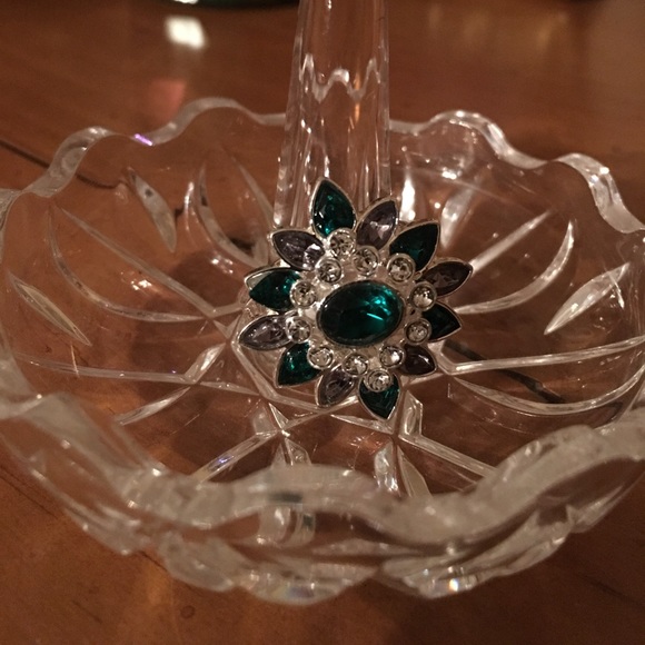 Emerald Ring - Picture 1 of 4