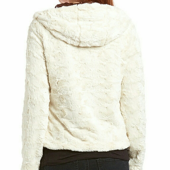 Cream Faux fur fuzzy Jacket (1M Left) - Picture 2 of 6