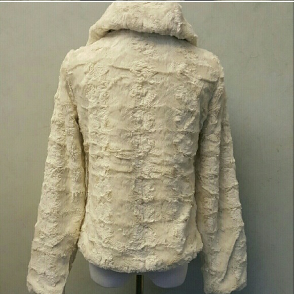 Cream Faux fur fuzzy Jacket (1M Left) - Picture 6 of 6