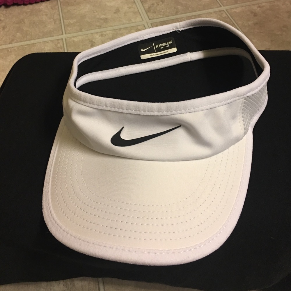 NWT Women's featherlight Dri-fit Visor