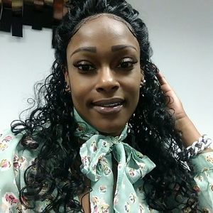 Meet your Posher, Latoya