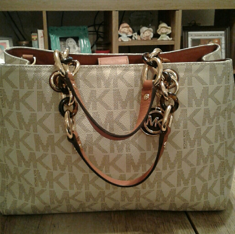 Michael Kors Cynthia Satchel