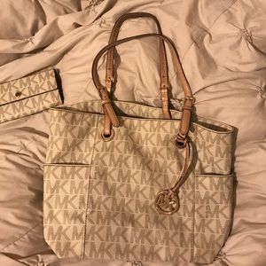 USED AUTHENTIC Michael Kors Tote