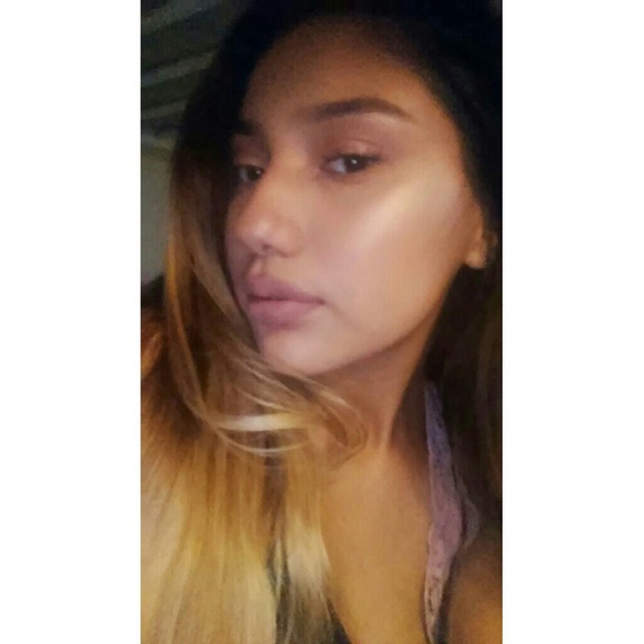 Meet your Posher, Mariana - Picture 2 of 2