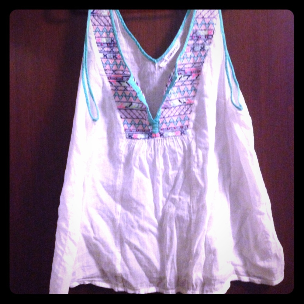 Maurices tank aztec embroidery 2x- fits like 1x