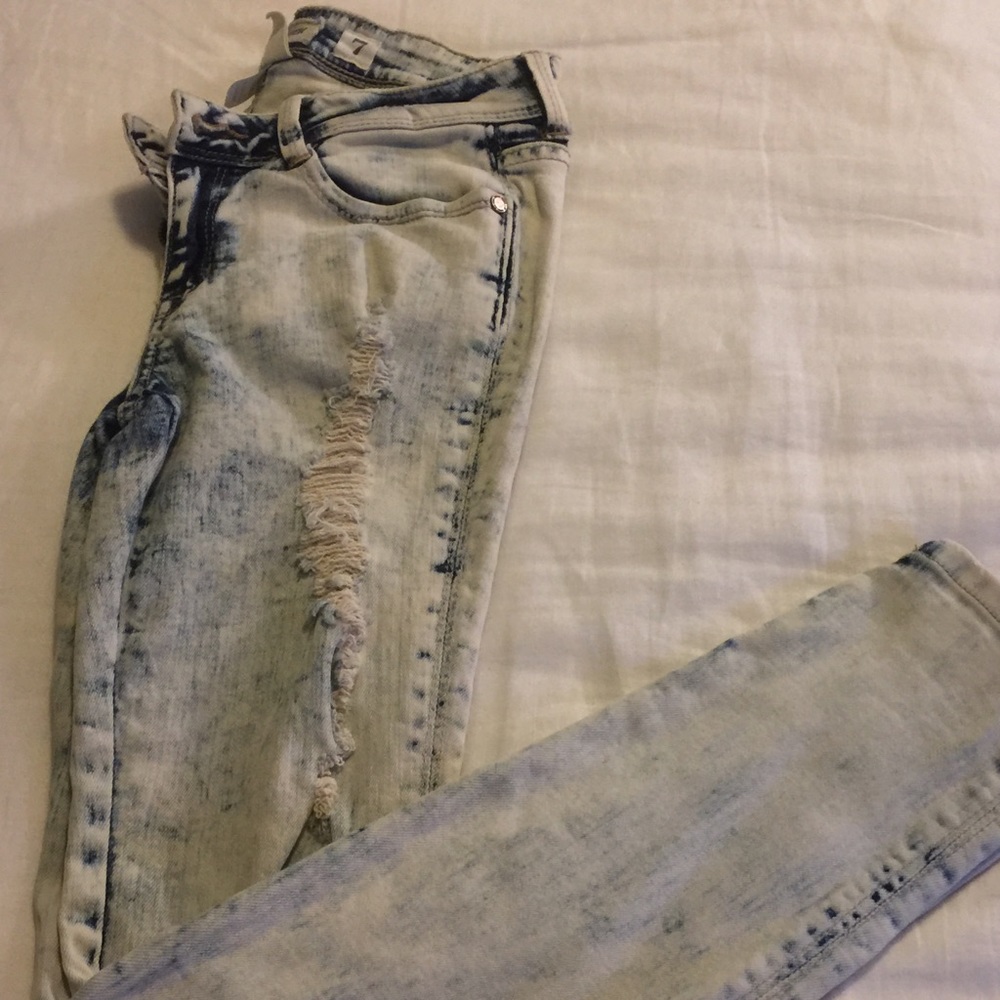 Skinny Peak distressed skinny jean