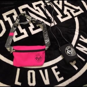 🎀VS PINK fanny pack/coozy🎀