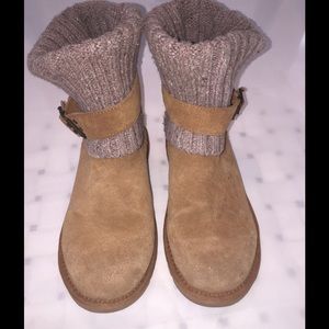 UGG Tan Suede and knit boot size 6 UGG Tan Suede and knit boot size 6