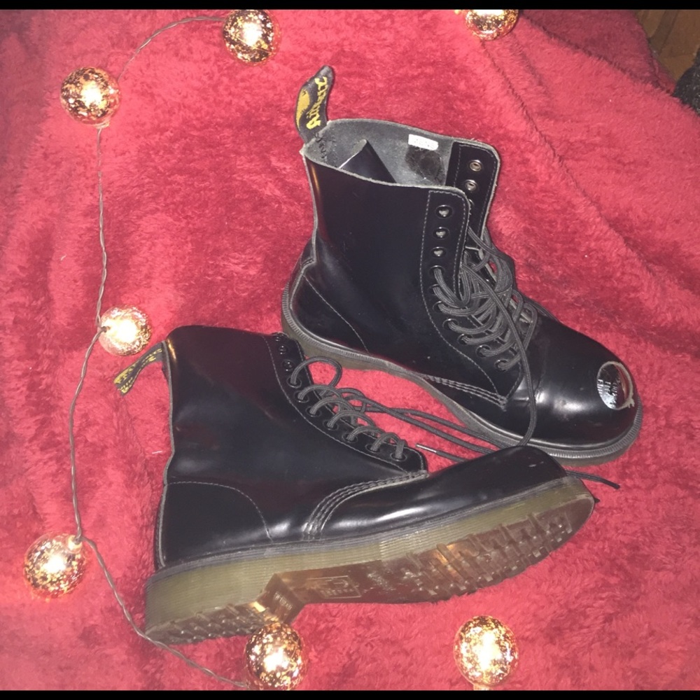 Dr. Marten's Maine in Black Smooth