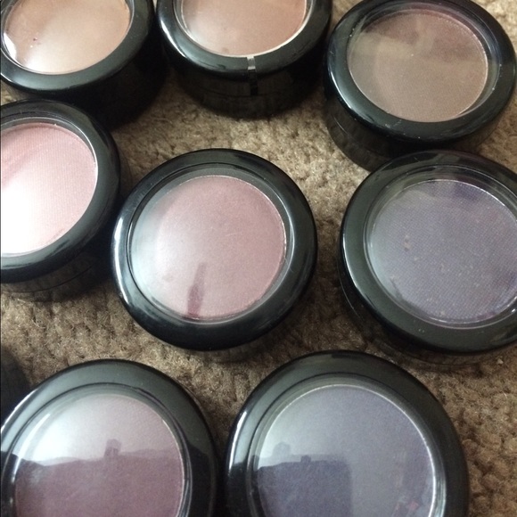 😍NWOT eyeshadow palettes and blush - Picture 3 of 4