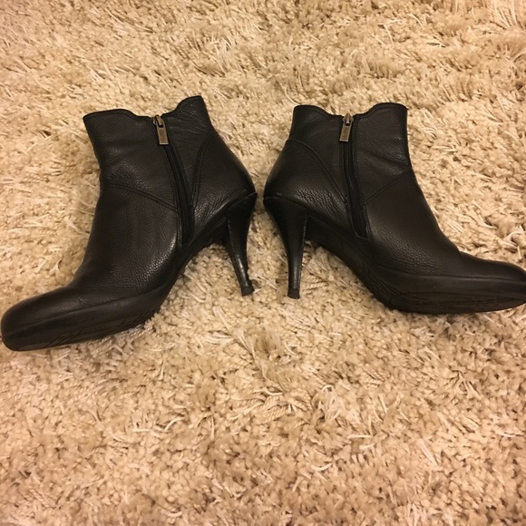 Kenneth Cole Reaction Black Boots - Picture 2 of 3