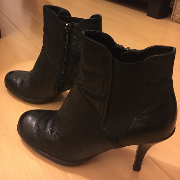 Kenneth Cole Reaction Black Boots - Picture 3 of 3