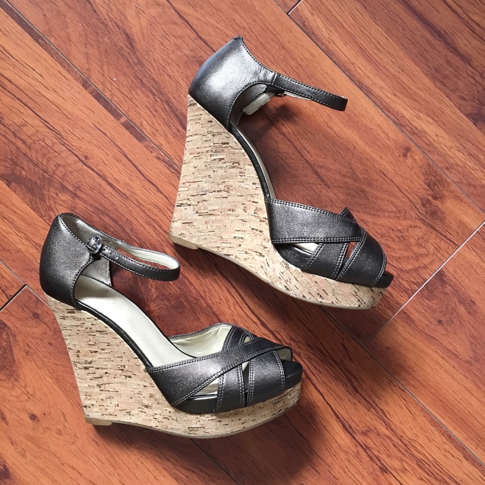 🛑[SOLD] NINE WEST Dark Bronze + Cork Wedges