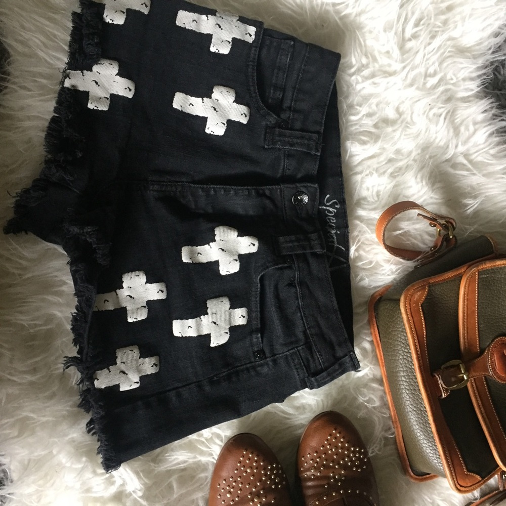 Special A distressed cross shorts in Medium